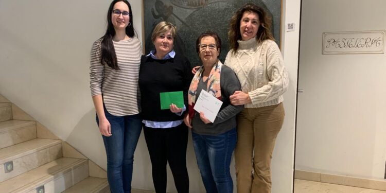 La chocolatada de las aguederas peñarandinas logra recaudar 250 euros para la Asociación Española Contra el Cáncer