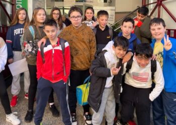 Alumnos del colegio público Severiano Montero, de Peñaranda, inician la actividad de natación en colaboración con el CID
