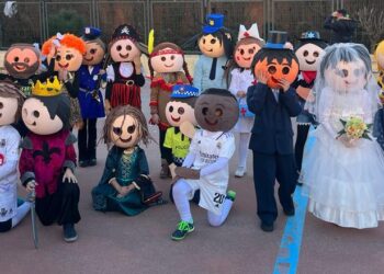 Animado Festival Misionero del colegio de La Encarnación de Peñaranda con disfraces, tómbola, talleres, desfiles y premios