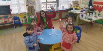 La nieve brinda una experiencia sensorial y vivencial a los niños y niñas del programa Crecemos de Macotera