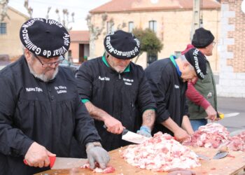 La XI edición de la matanza  reúne a vecinos y visitantes en Villar de Gallimazo en una jornada con gran participación