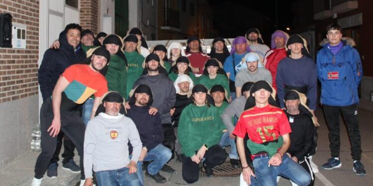 Cuenta atrás para la cuadrilla de costaleros del paso de La Borriquilla que saldrá el Domingo de Ramos en Peñaranda