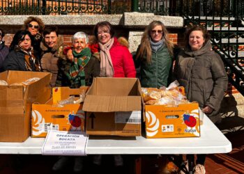 Manos Unidas desafía al intenso frío en la Operación Bocata de Peñaranda y recauda fondos para proyectos en Togo e India