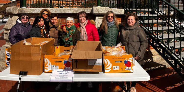 Manos Unidas desafía al intenso frío en la Operación Bocata de Peñaranda y recauda fondos para proyectos en Togo e India