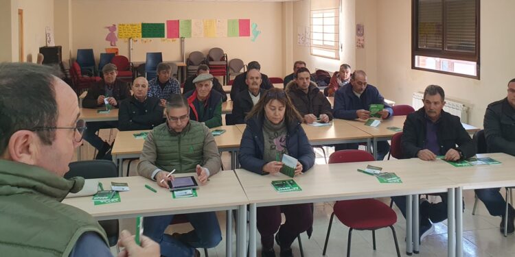 Asaja cierra en Villoria sus charlas en la comarca para agricultores y ganaderos tras pasar por Alaraz, Cantalpino y Peñaranda