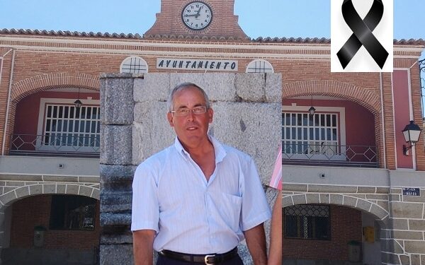 Santiago de la Puebla despide a Bernardo García Blázquez, que fue alcalde de la localidad durante 16 años