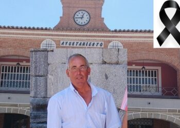 Santiago de la Puebla despide a Bernardo García Blázquez, que fue alcalde de la localidad durante 16 años