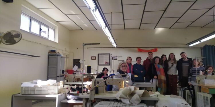 Macotera recibe la visita de jóvenes médicos salmantinos que están disfrutando de un día para descubrir la localidad