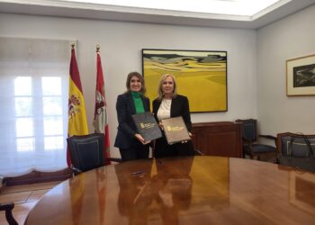 La Junta de Castilla y León y Pyfano acercan a la comunidad educativa la problemática del cáncer infantil-juvenil