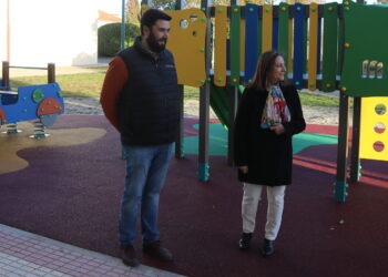 Peñaranda amplía el parque infantil de la barriada del Reguero y restaura los antiguos juegos para instalarlos en El Inestal