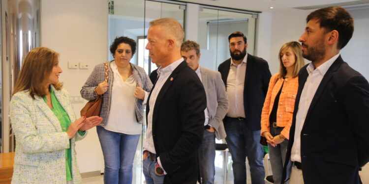 Ander Gil protagoniza la primera visita institucional a Peñaranda de un presidente del Senado de España