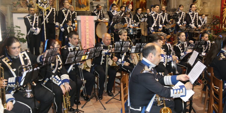 «Sones Nazarenos» con la agrupación musical María Santísima de la Estrella, de Carbajosa, llena la parroquia de Peñaranda