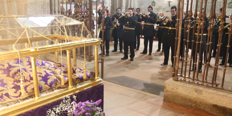 Intenso sábado «semana santero» en Peñaranda con el Santo Cristo de la Cama como protagonista de la tradición