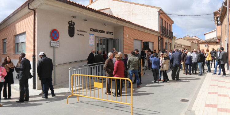 Macotera inaugura el consultorio médico con un emotivo recuerdo al médico que le da nombre, Agustín García Talavera