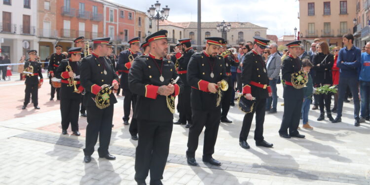 Domingo de «estrenos» y concierto para la banda de cornetas y tambores de la Hermandad de Cofradías de Peñaranda