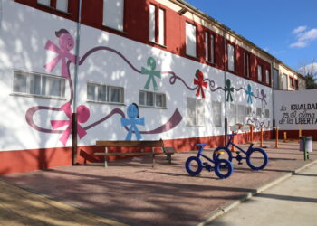 Babilafuente estrena un gran mural en el parque municipal con el lema «la igualdad es el alma de la libertad»