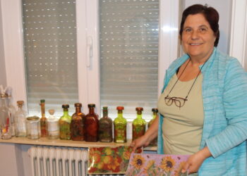 Rosa García Gómez: tres décadas de dedicación a las causas solidarias con las manualidades y postres que salen de sus manos