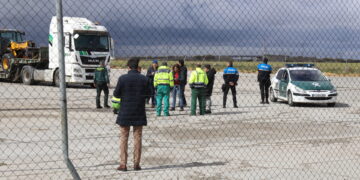 Un accidente laboral en Peñaranda se salda con un fallecido de 45 años tras caer sobre él las patas de la góndola de un camión