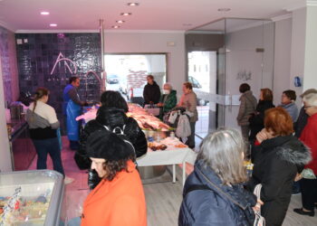 Coruña Atlántica abre sus puertas en Peñaranda con pescados, mariscos y conservas de primera calidad y las mejores ofertas