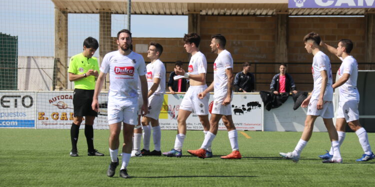 Protestas por la actuación arbitral en el encuentro entre el Peñaranda y el Zamora con derrota para los locales