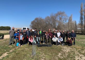 Rágama acoge una nueva plantación de árboles de variedades autóctonas en este caso en colaboración con la Universidad