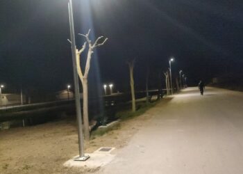El Campo de Peñaranda ilumina la ronda del charco Lozano con siete nuevas farolas y focos de alumbrado público