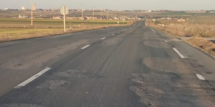 La Junta anuncia una inversión de 4 millones de euros para la carretera SA-105 desde Peñaranda al límite de provincia de Ávila