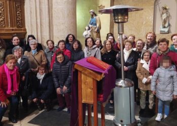 La asociación de mujeres San José, de Villaflores, festeja a su patrón con misa, procesión y una comida de confraternidad