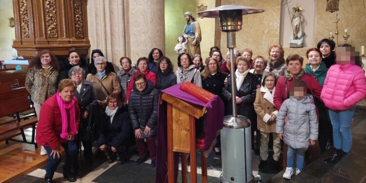 La asociación de mujeres San José, de Villaflores, festeja a su patrón con misa, procesión y una comida de confraternidad