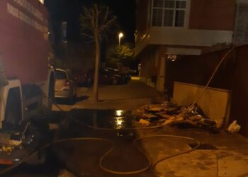 El aislamiento de una chimenea obliga a intervenir a los Bomberos en una vivienda de Peñaranda situada en el Paseo de la Estación