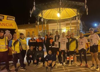 Peñaranda recibe al equipo de la I Vuelta a España Running por relevos Non-Stop que recauda donativos para la Fundación 15Q