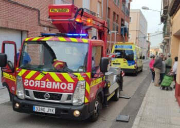 Vecinos de la calle Medina de Peñaranda alertan sobre una vecina octogenaria que no respondía a sus llamadas