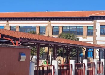 El colegio Filiberto Villalobos de Babilafuente estrena cubierta gracias a una inversión municipal de 150.000 euros