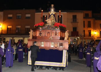 La Penitencia de los nazarenos con sus tres pasos congrega en Peñaranda a cientos de personas durante más de tres horas