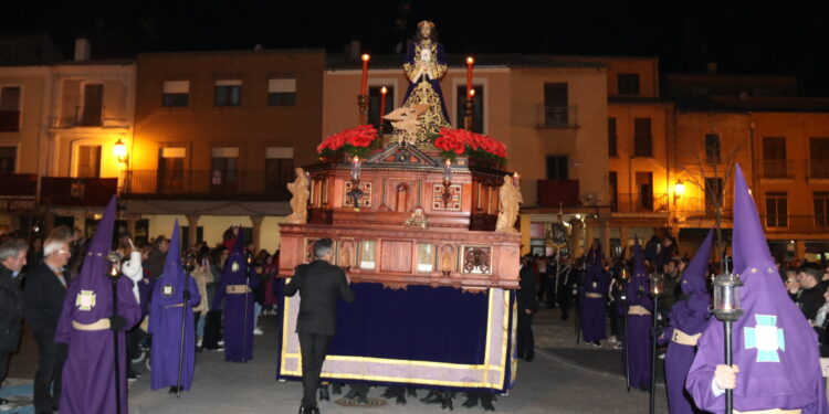 La Penitencia de los nazarenos con sus tres pasos congrega en Peñaranda a cientos de personas durante más de tres horas