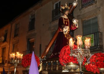 La Penitencia de los nazarenos con sus tres pasos congrega en Peñaranda a cientos de personas durante más de tres horas