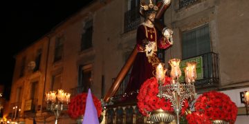 La Penitencia de los nazarenos con sus tres pasos congrega en Peñaranda a cientos de personas durante más de tres horas