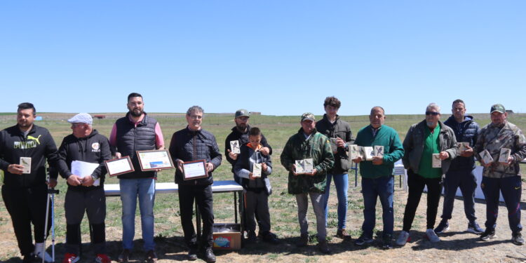 Los cantos de jilgueros, pardillos y verderones animan en El Pradohorno de Peñaranda el primer concurso de silvestrismo