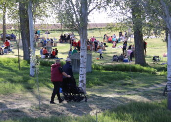 El parque del Inestal, epicentro del Lunes de Aguas en Peñaranda con las tradicionales meriendas y la animación del grupo Alborada