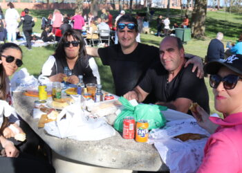 El parque del Inestal, epicentro del Lunes de Aguas en Peñaranda con las tradicionales meriendas y la animación del grupo Alborada