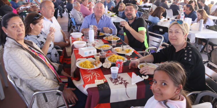 Villoria despide las fiestas del Voto a Santa Bárbara con una multitudinaria paella para más de un millar de comensales