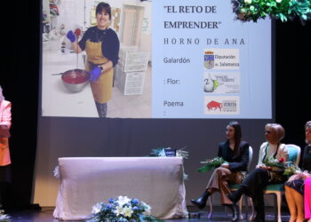 Peñaranda vive una intensa noche de emociones en la gala de los premios «Mujeres que dejan huella» de NOTICIAS A TIEMPO