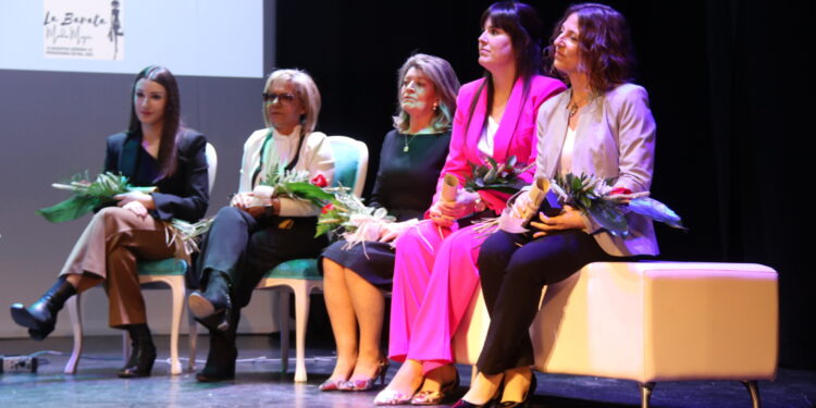 Peñaranda vive una intensa noche de emociones en la gala de los premios «Mujeres que dejan huella» de NOTICIAS A TIEMPO