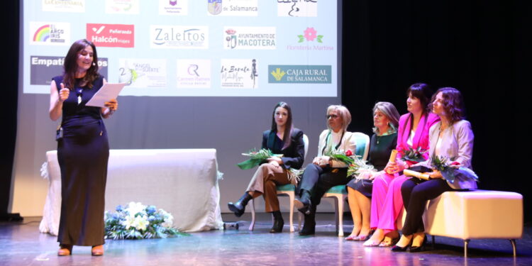 Peñaranda vive una intensa noche de emociones en la gala de los premios «Mujeres que dejan huella» de NOTICIAS A TIEMPO