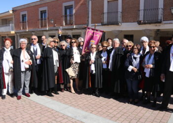 La fiesta de la capa vuelve a Santiago de la Puebla con fuerza renovada y reúne a 230 participantes de varias provincias