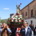 Vivas a San Jorge en Santiago de la Puebla en la despedida al santo tras la misa y la procesión por las calles de la localidad