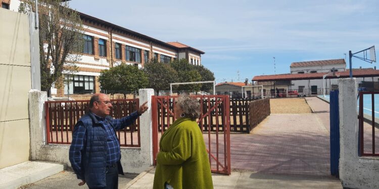 La subdelegada del Gobierno visita Babilafuente para conocer los proyectos de eficiencia energética del programa DUS 5000