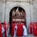 Las ocho cofradías de Peñaranda desfilan en la procesión del Encuentro con el Medinaceli, el Flagelado y la Esperanza