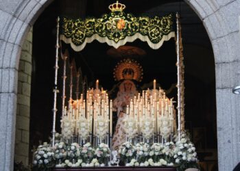 Las ocho cofradías de Peñaranda desfilan en la procesión del Encuentro con el Medinaceli, el Flagelado y la Esperanza