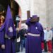Las ocho cofradías de Peñaranda se unen en un Santo Entierro con cientos de vecinos y visitantes siguiendo la procesión